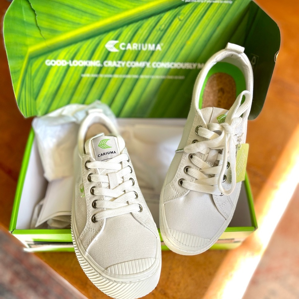 Cariuma OCA Low-off-white canvas Sneaker. Size 7.5/38.5